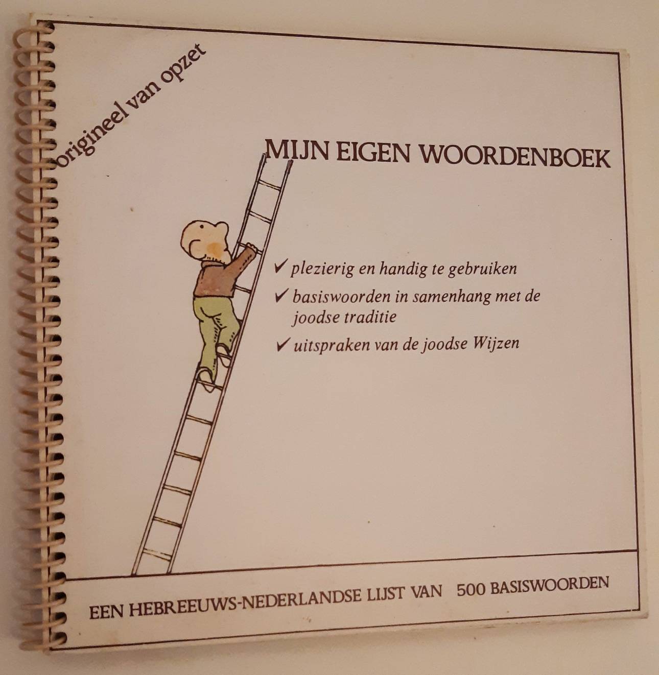 ROLNIK, AMOS. Mijn eigen woordenboek. Een Hebreeuws-Nederlandse lijst van 500 basiswoorden. Drawings and design: Avner Katz. Nederlandse versie: met medewerking van het Tarboetressort, Israëlisch Cultureel Centrum.