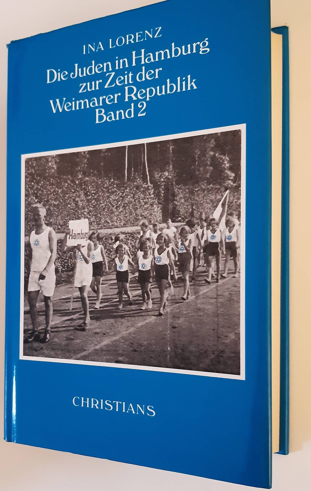 LORENZ, INA. Die Juden in Hamburg zur Zeit der Weimarer Republik. Eine Dokumentation. 2 vols.