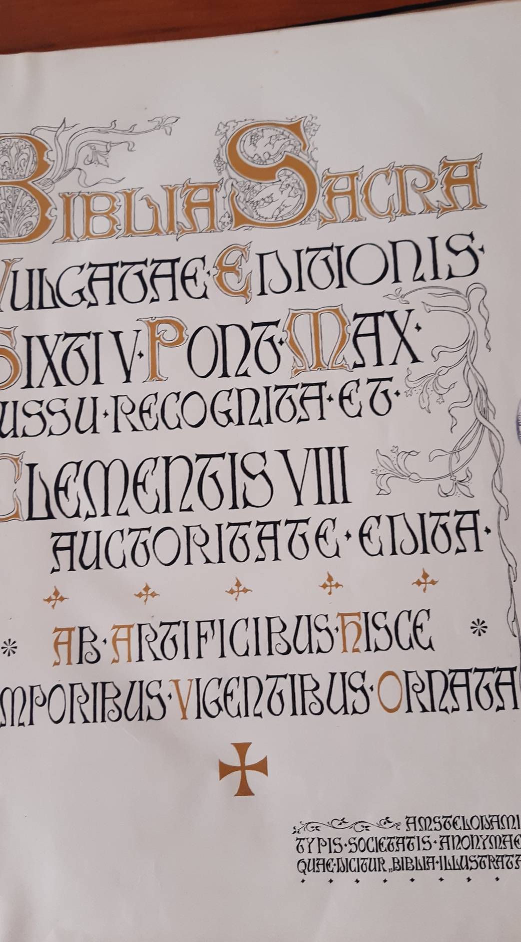 (Latin). Biblia Sacra Vulgatae editionis Sixti V pont.max. jussu recognita et Clementis VIII auctoritate edita ab artificibus hisce temporibus vigentibus ornata.