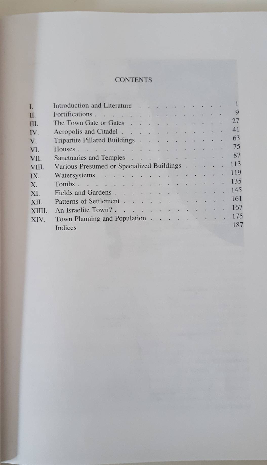 GEUS, C.H.J. DE. Towns in Ancient Israel and in the Southern Levant (Palestina Antiqua 10).