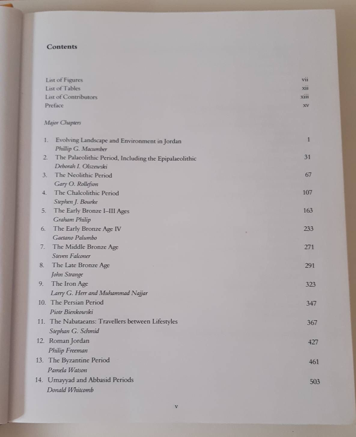 MACDONALD, BURTON a.o. (eds.) The Archaeology of Jordan. Edited by Burton Macdonald, Russel Adams and Piotr Bienkowski. ((Levantine Archaeology 1).