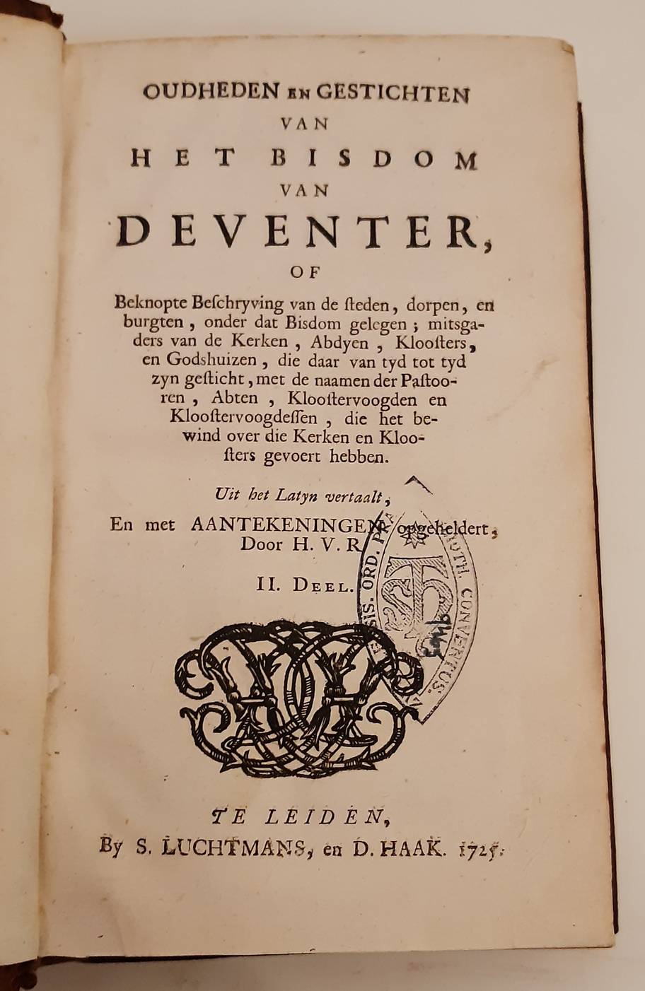 HEUSSEN, H.F. VAN (1654-1719). Oudheden en Gestichten van het bisdom van Deventer, of Beknopte Beschryving van de steden, dorpen, en burgten, onder dat Bisdom gelegen; mitsgaders van de Kerken, Godshuizen, die daar van tyd tot tyd zijn gesticht, met de naamen der Pastooren, Abten, Kloo